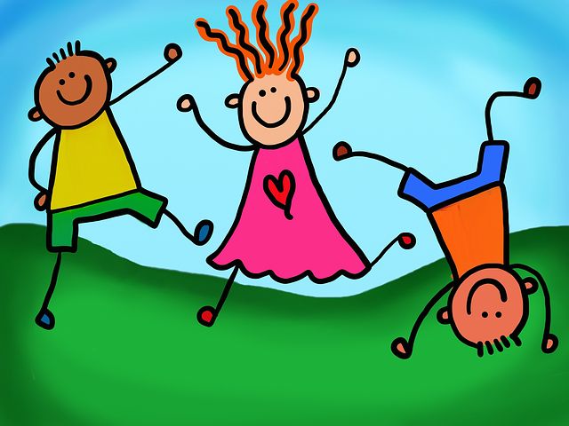 Kinder spielen